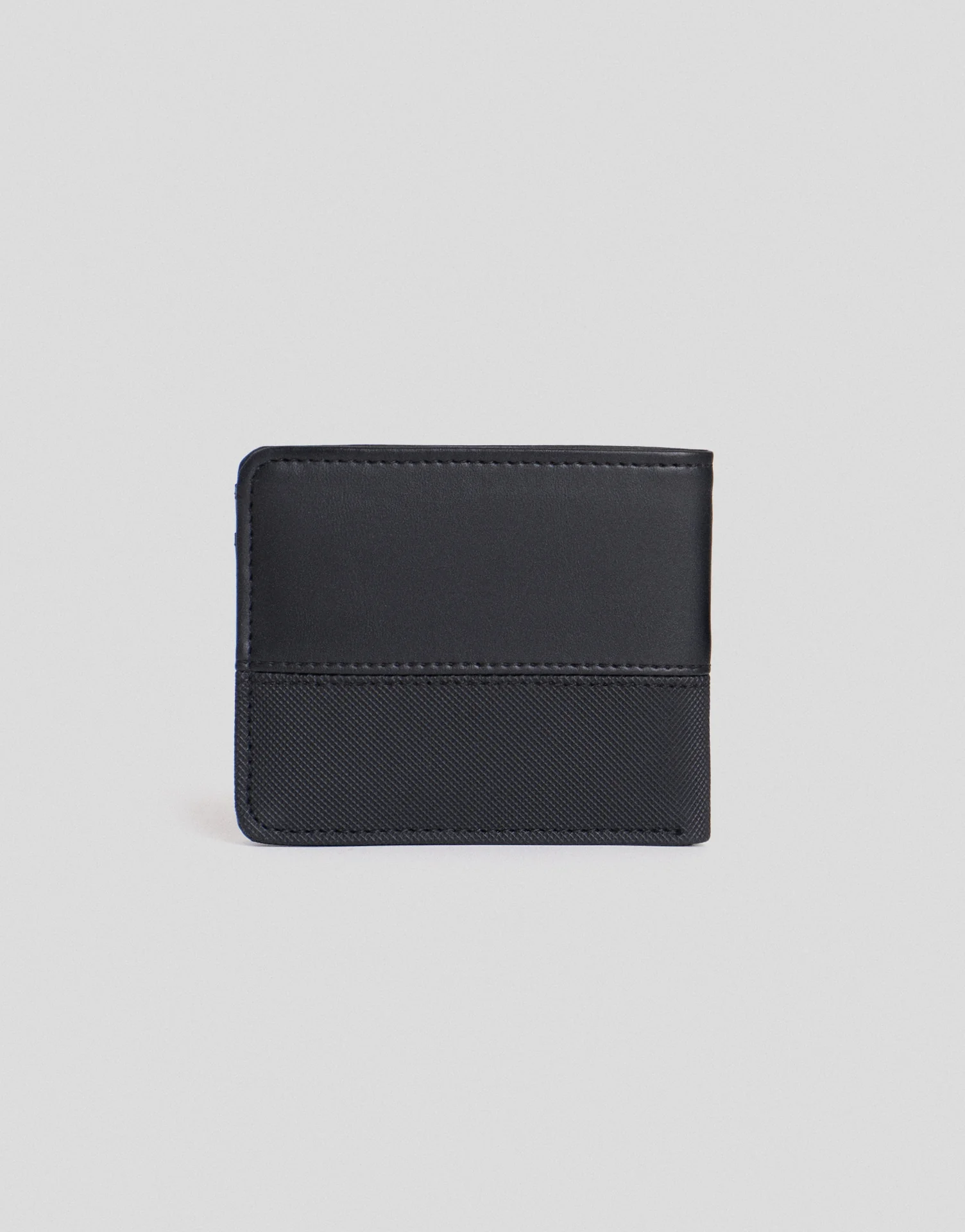 Bi-Fold Wallet With Metal Oar - Image 4