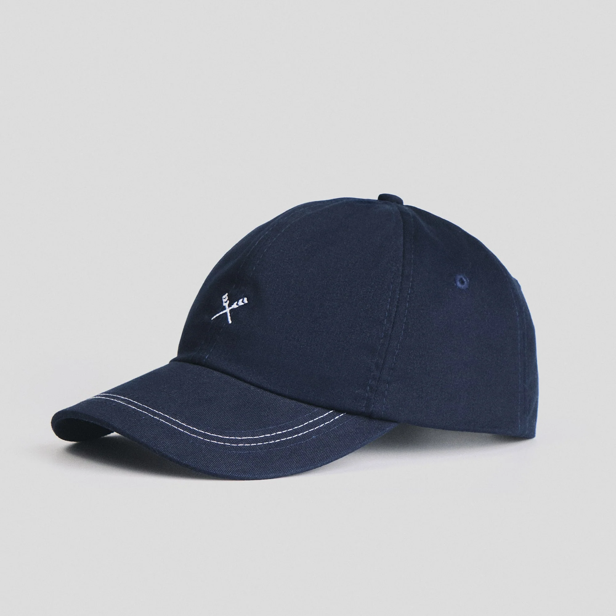Classic Cap With Contrast Stitching - Image 4