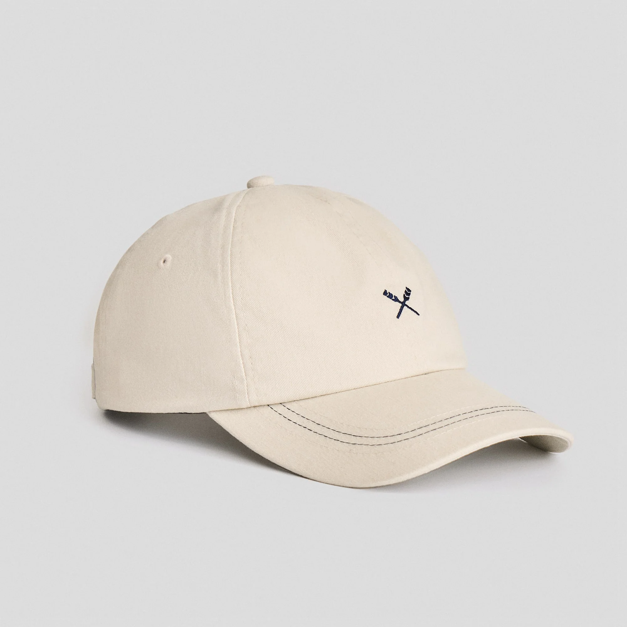 Classic Cap With Contrast Stitching - Image 5